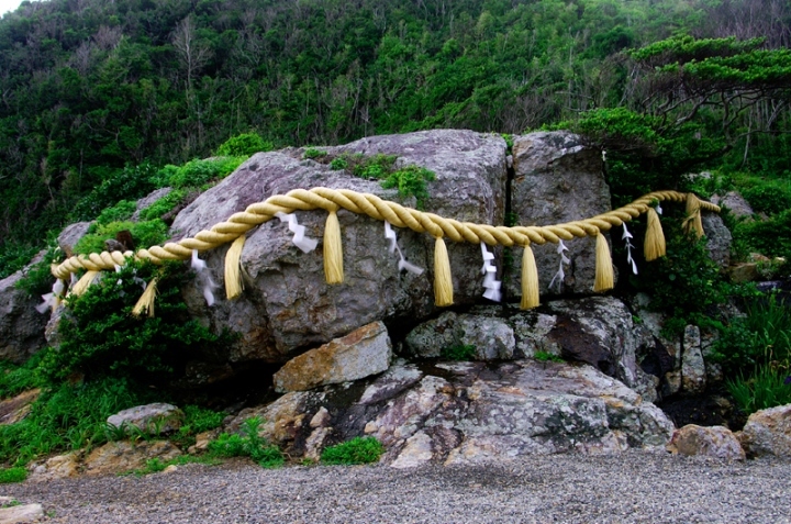 大御神社（さざれ石）