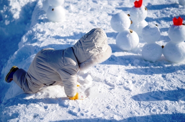 雪遊び