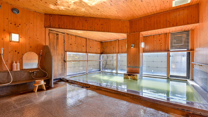 *【大浴場/太郎天の湯】木を基調とした檜の薫る檜風呂。心身ともにリラックスできます。