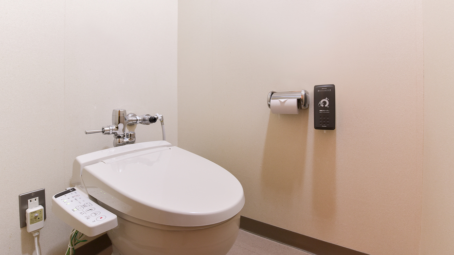 *【客室一例】洗浄機付きおトイレ完備。除菌クリーナーも設置しております。