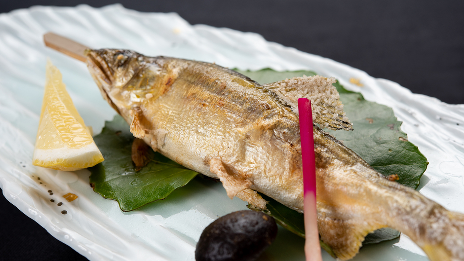 *【夕食一例/基本会席】旬魚の西京焼き。お味噌の味がしみ込んだお魚は冷めても美味しく感じられます。