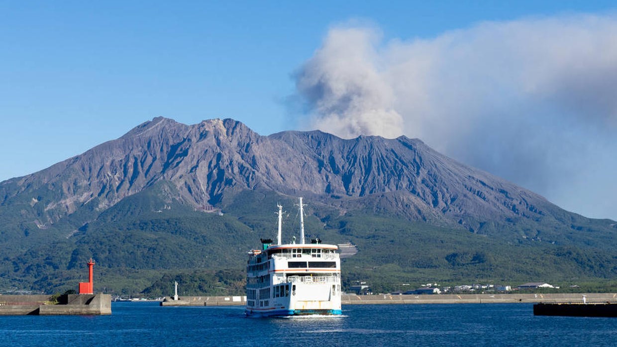 桜島とフェリー
