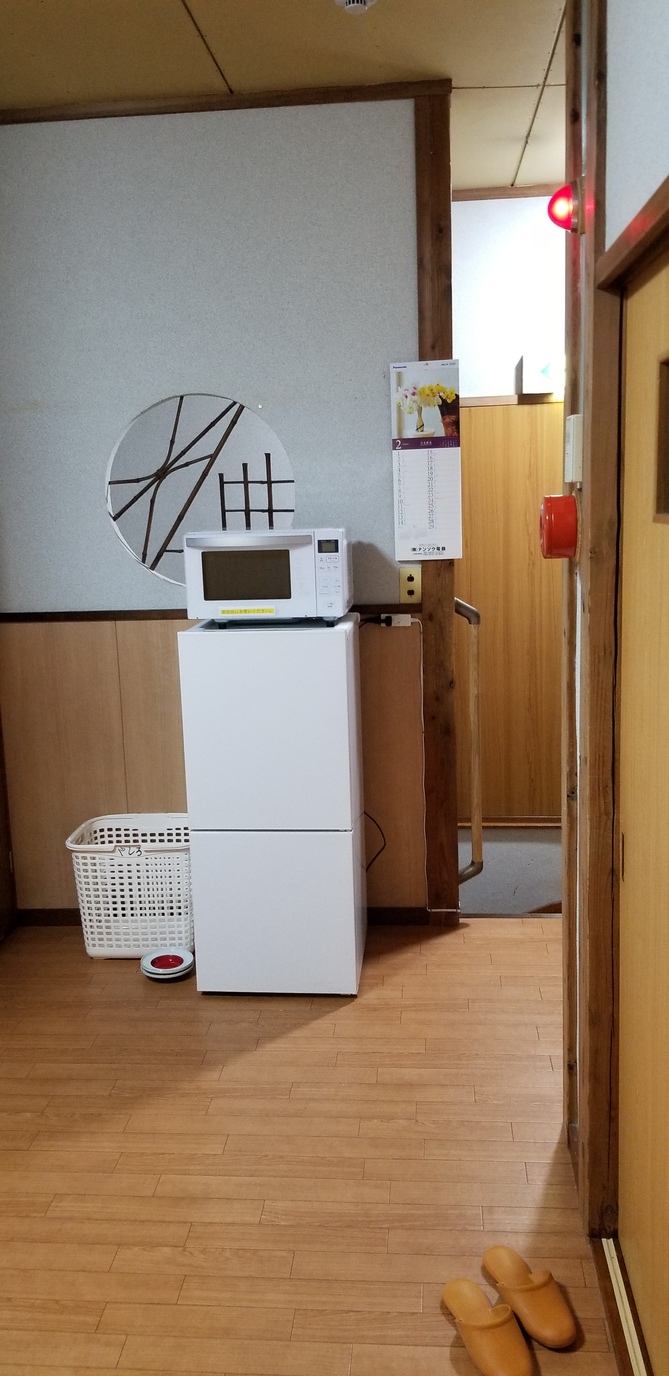 2Fホール冷蔵庫、電子レンジ。