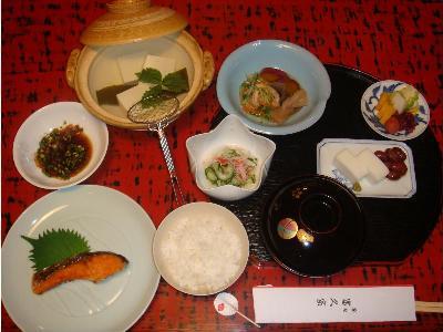 ご朝食のイメージ１０月より秋冬バージョン。京風のやさしいお味でご用意いたします。