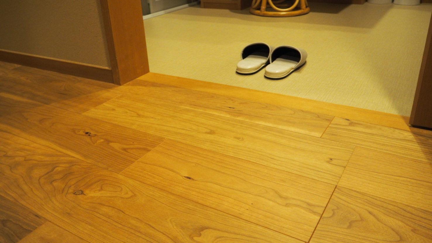 バリアフリーの特別室の木の床301