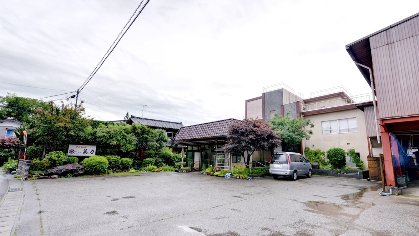 Takase Onsen Hanamichiru Yado New Manriki Takase Onsen Hanamichiru Yado New Manriki is perfectly located for both business and leisure guests in Murakami. Featuring a satisfying list of amenities, guests will find their stay at the property a