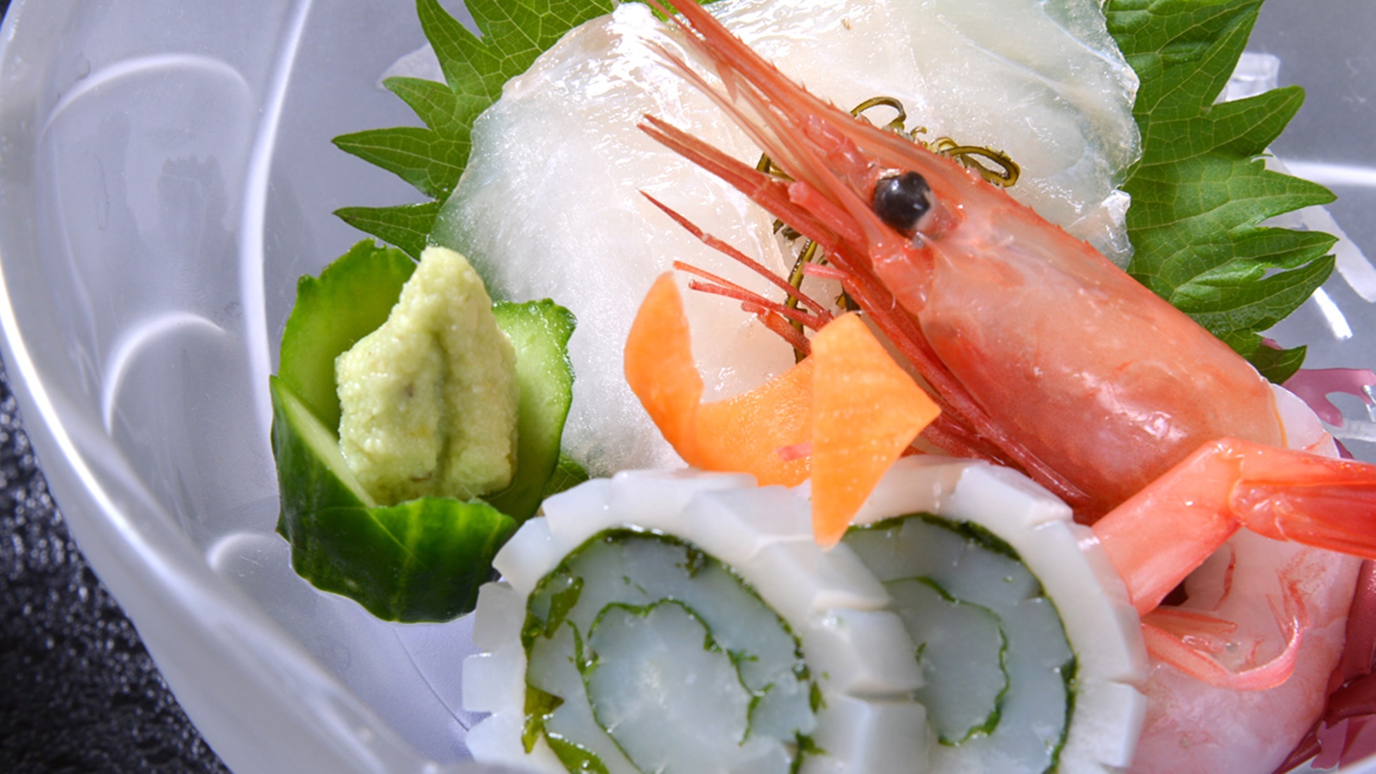 *お夕食一例（お造り）/日本海で水揚げされた新鮮な海の幸を彩り豊かに盛り付けました。