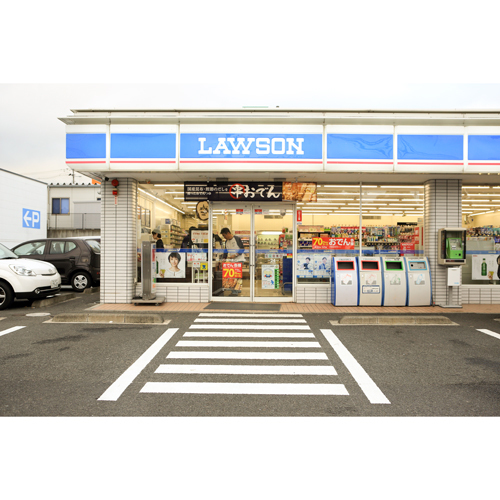 近隣にはローソンがございます。