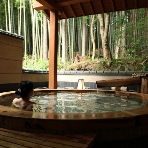 Imaita Onsen Yumotokan Stop at Imaita Onsen Yumotokan to discover the wonders of Niigata. The property offers a high standard of service and amenities to suit the individual needs of all travelers. Take advantage of the pro