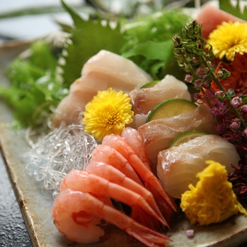 日本海はお魚の宝庫！刺身だって、包丁の入れ方一つで味が変わります。