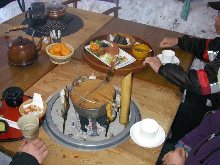 *【かまくら】かまくら「マンモス」でのランチ、岩魚の塩焼き、芋汁付