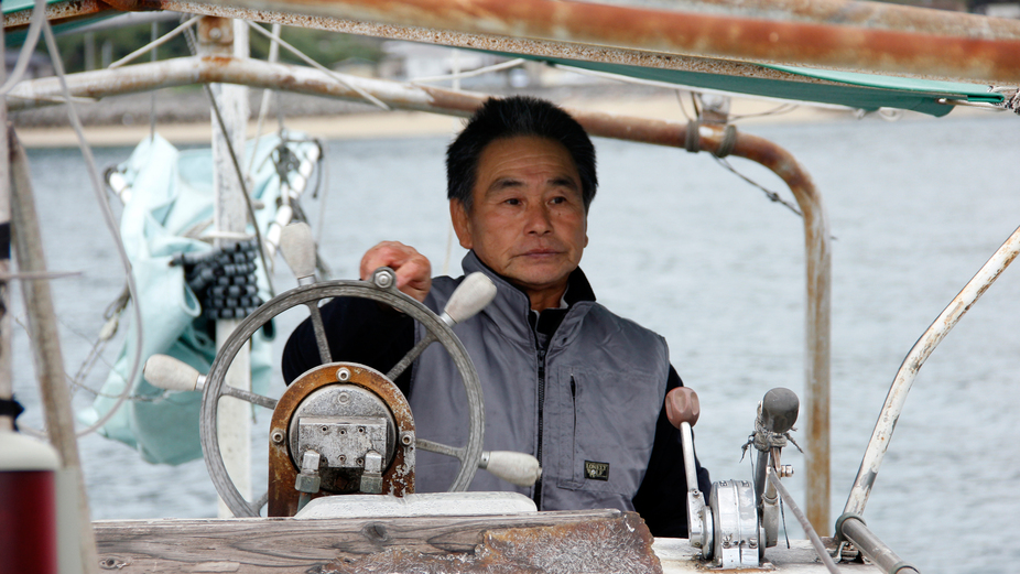 館主は漁師。海で魚を仕入れます