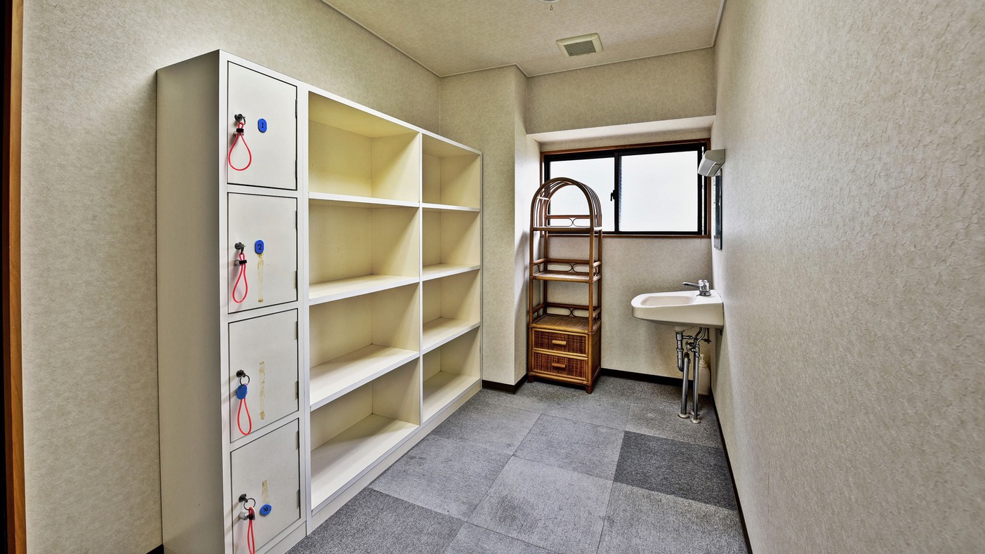 *男性用浴場脱衣所