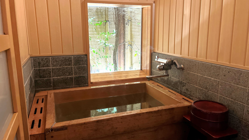 檜風呂付和洋室の檜風呂