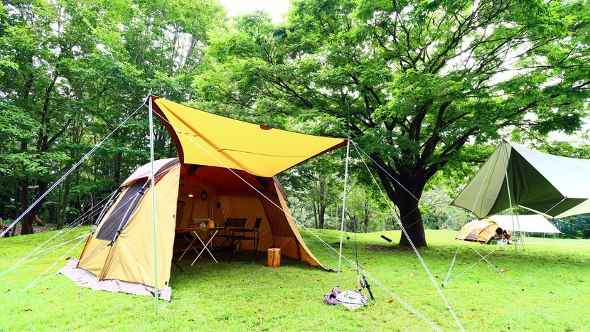 キャンプ庭“;小会瀬の森”;最大の特徴は、温泉宿の前庭がキャンプサイト！
