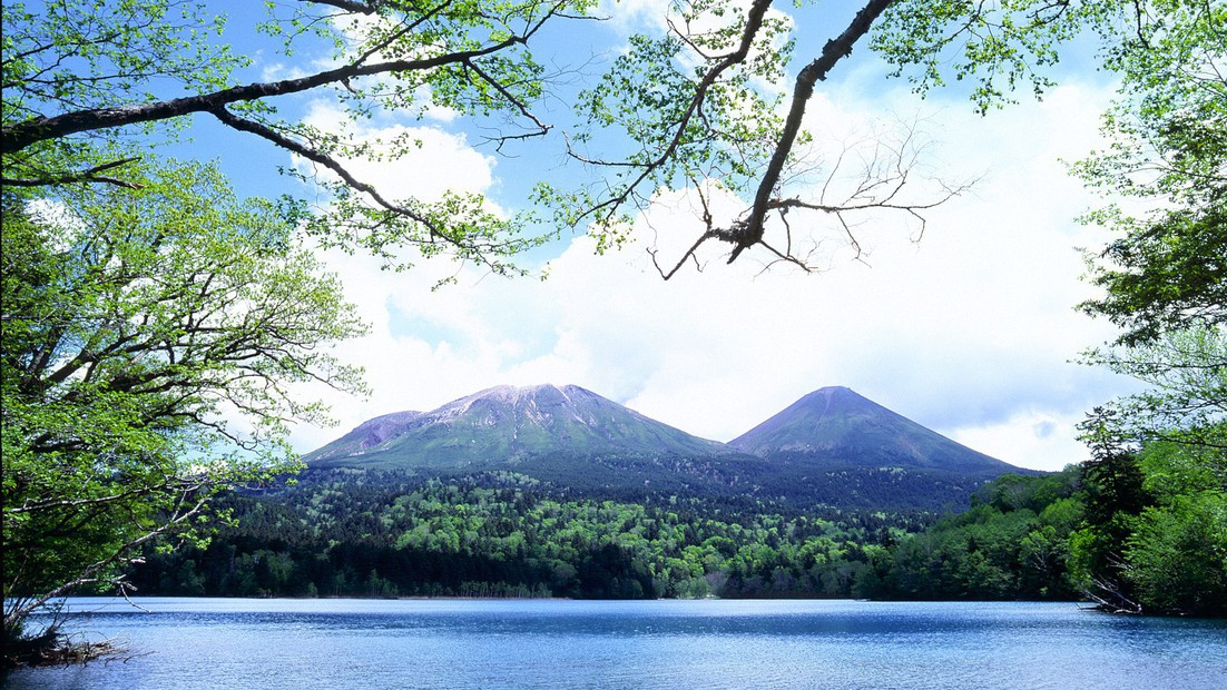 阿寒湖イメージ／湖と山が織りなす美しい風景も素敵な旅の思い出です