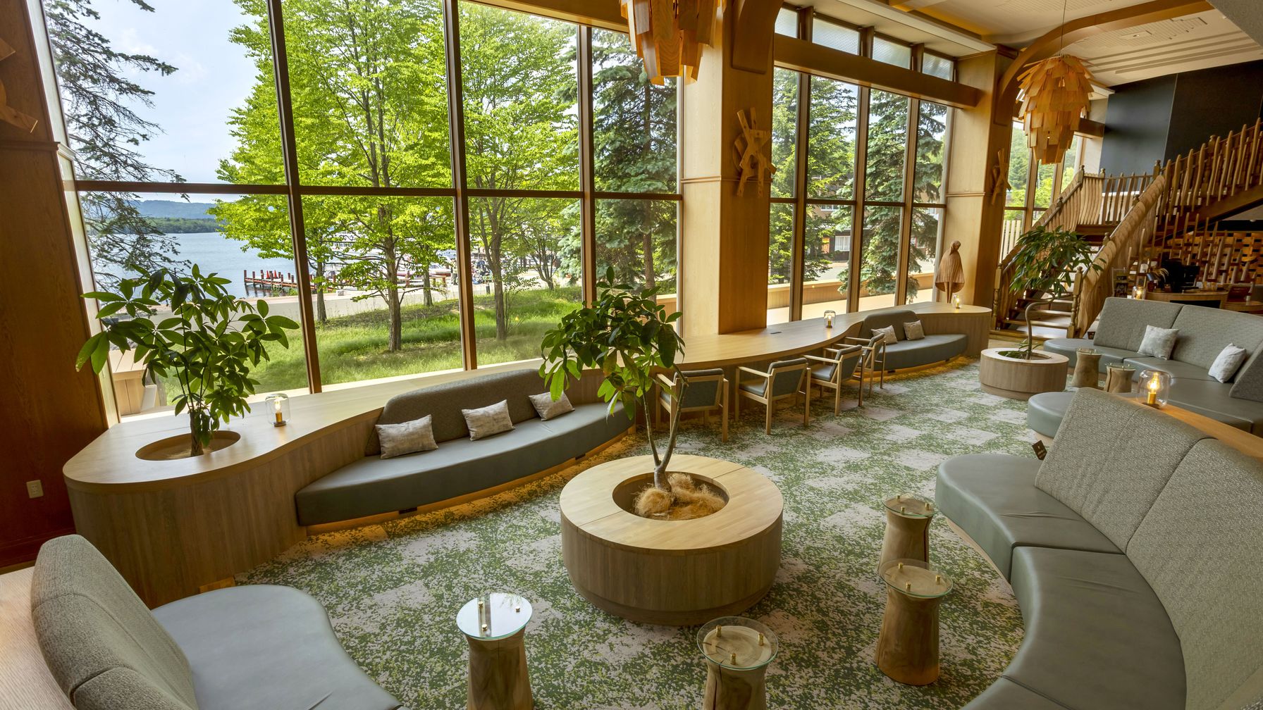 ロビー／心地よいソファーでリラックスできるロビー&フロント（イメージ）