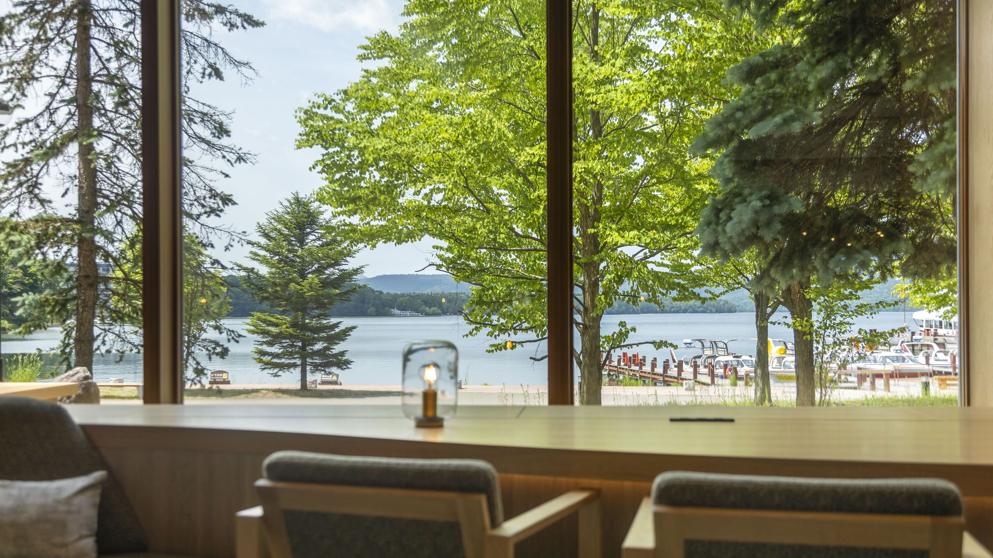 ロビー／阿寒湖はすぐ目の前！（イメージ）