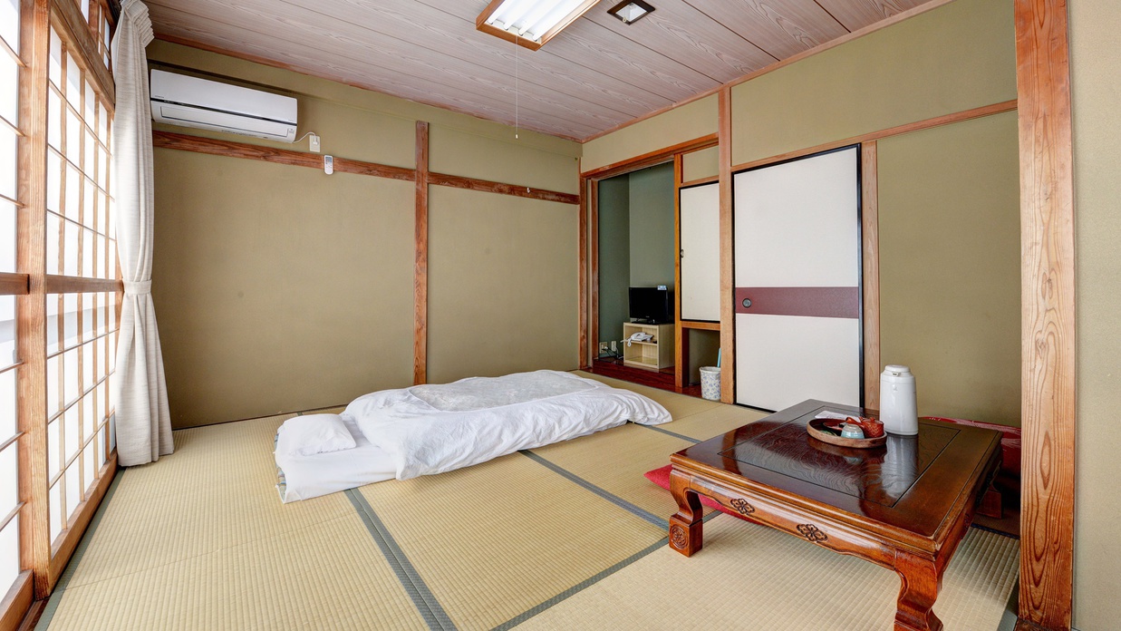 *【部屋/新館】和室一例。お布団をひいても十分余裕がございます。