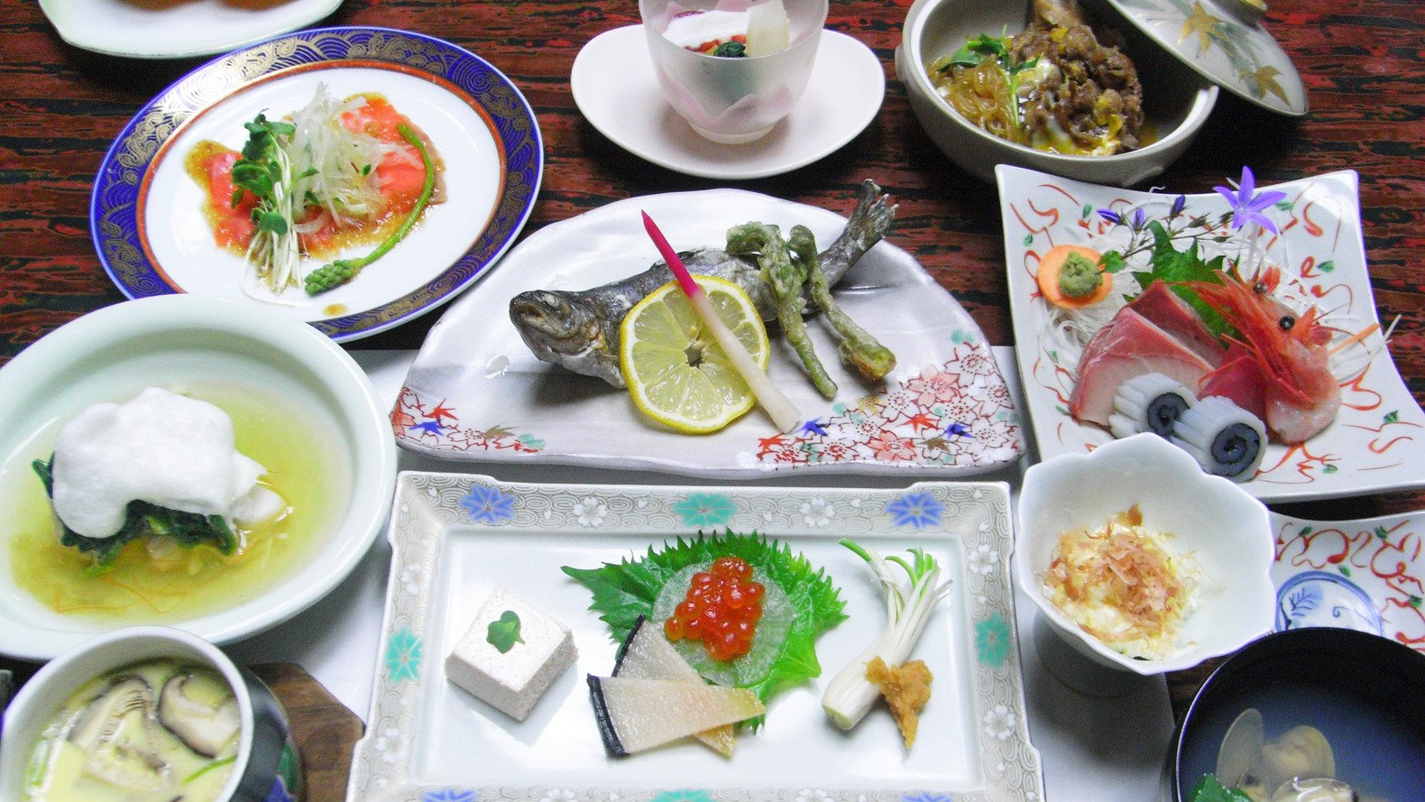 *ご夕食一例／日本海の幸と地元採れの野菜をたっぷり盛り込んだ創作料理