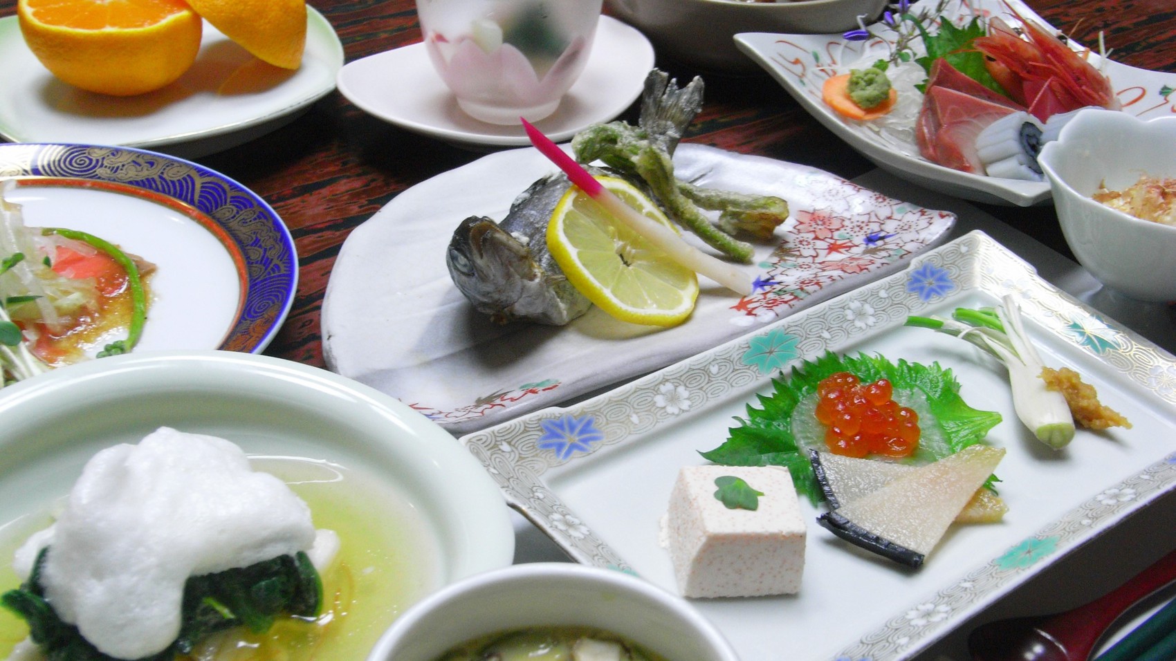*ご夕食一例／日本海の幸と地元採れの野菜をたっぷり盛り込んだ創作料理