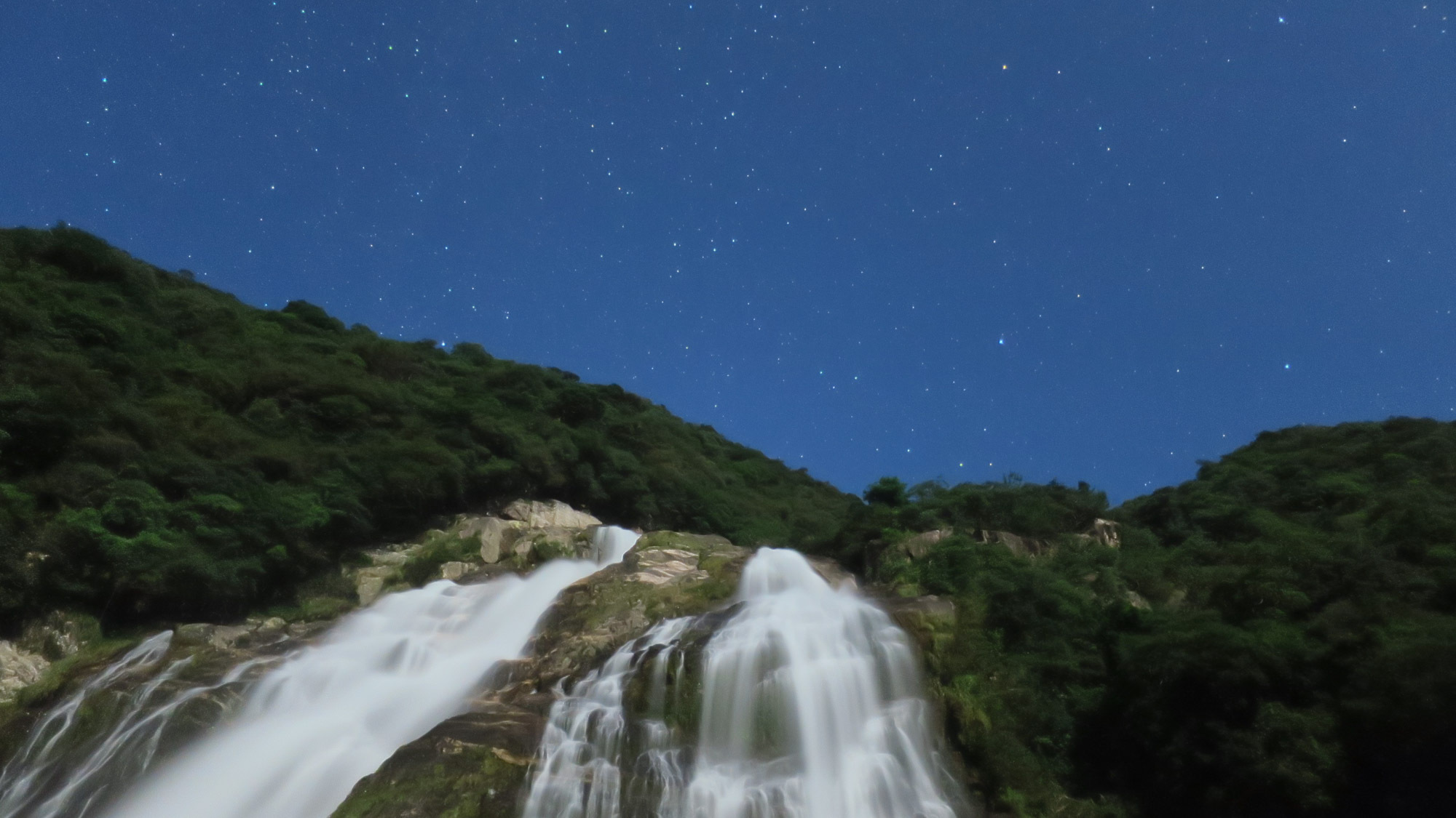 【景色】写真好きの主人が撮影した月光で見た大川の滝