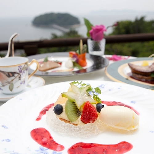 特製スイーツを堪能：ランチ