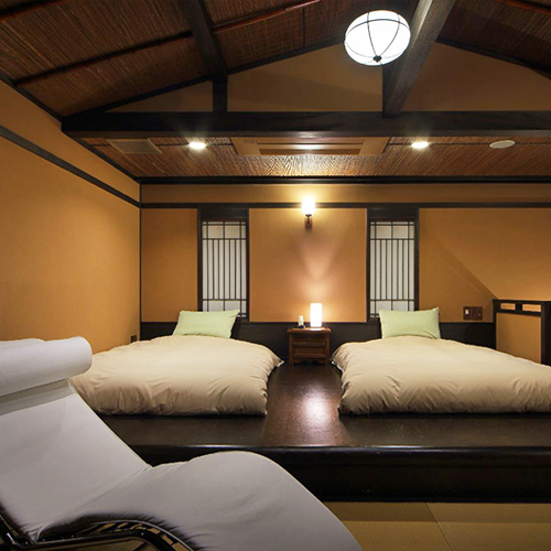 【雪type】開放的な寝室は伊豆の空に大きく開かれ、優しい風を誘います。