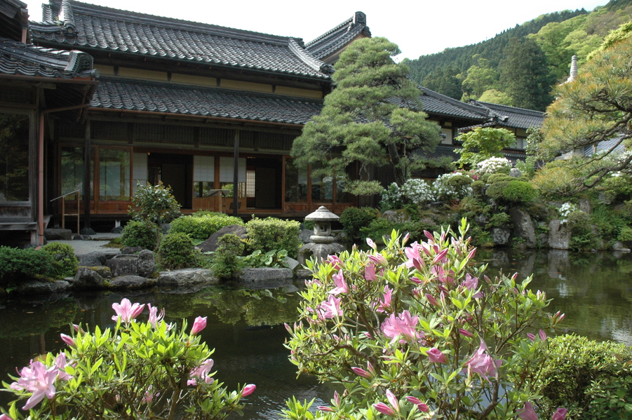 江戸から続く商家、石谷家の住宅は貴重な和風建築として国指定文化財に指定されています。写真提供：鳥取県