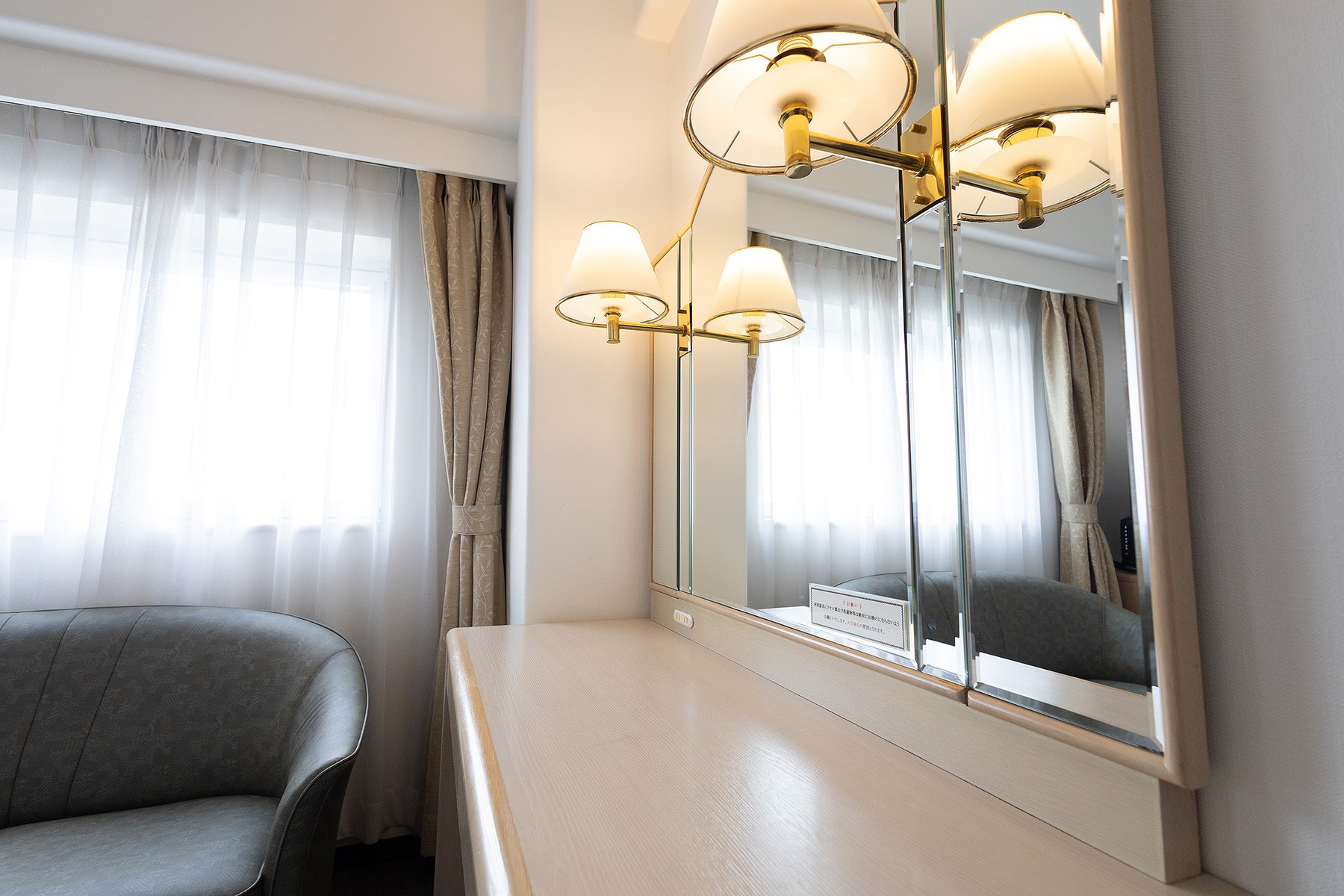 デラックスツインルーム デスク