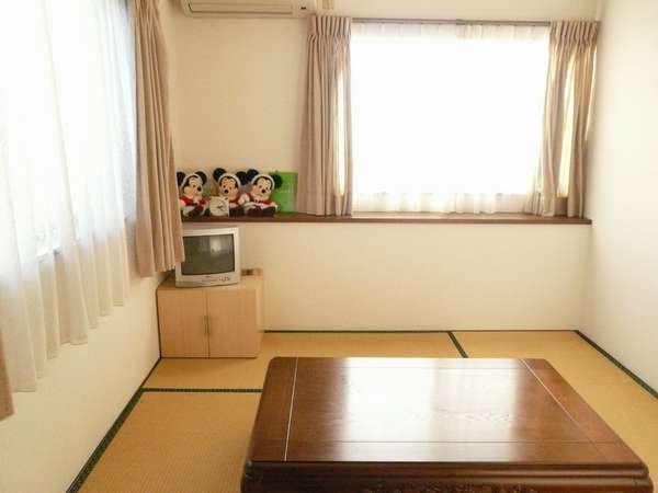 Japanese Style Pension Shukkuran Stop at Japanese Style Pension Shukkuran to discover the wonders of Shirahama. The property offers a high standard of service and amenities to suit the individual needs of all travelers. Service-minde