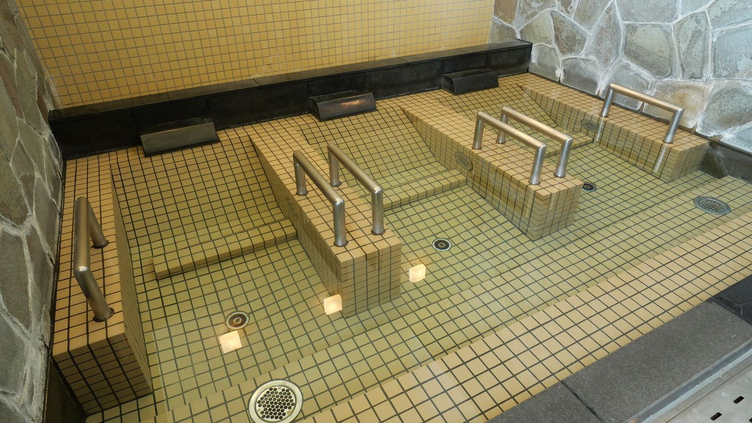 寝湯（男性のみ）