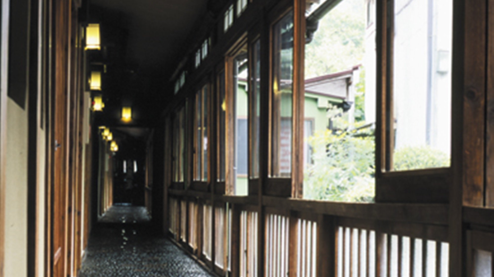 *廊下昭和の温泉情緒を色濃く残す風情を満喫していただけます。