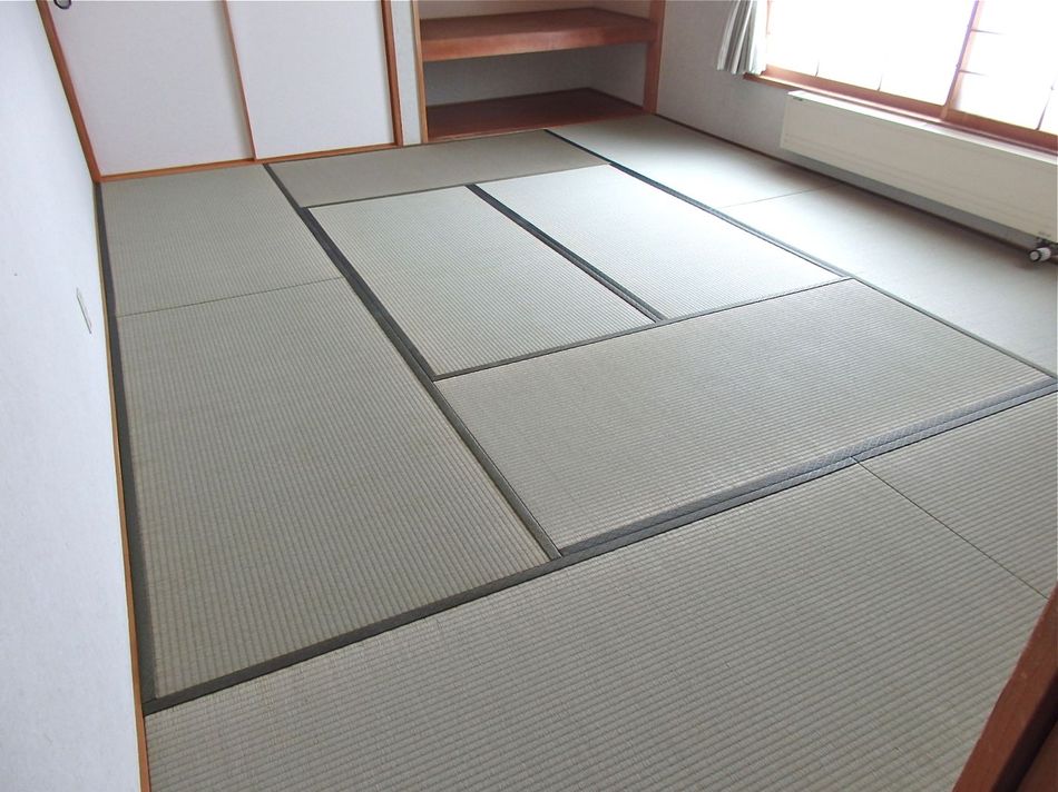 シンプルな１０畳の和室