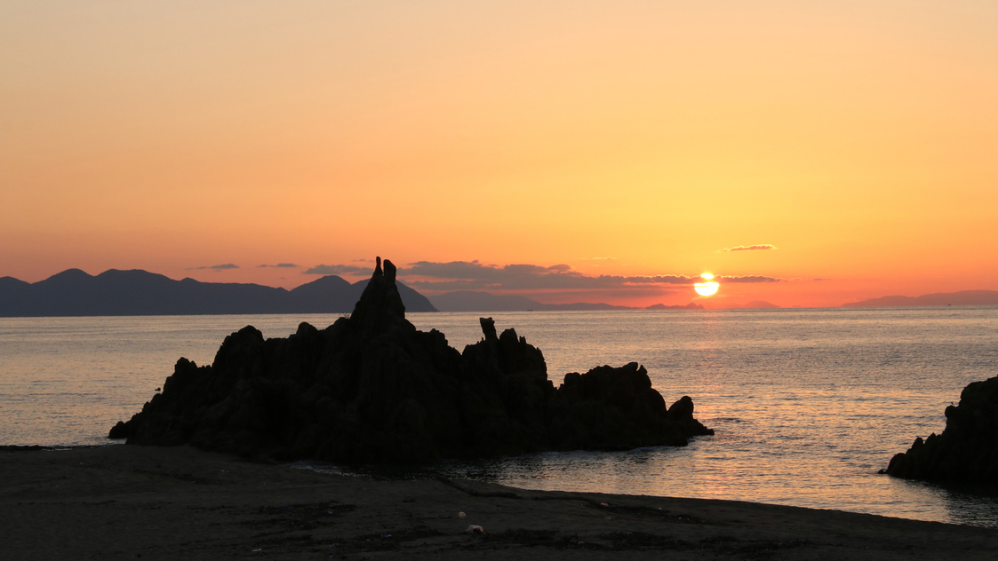 水晶浜は日本の水浴場８８選に選ばれており、美しい海として有名です。