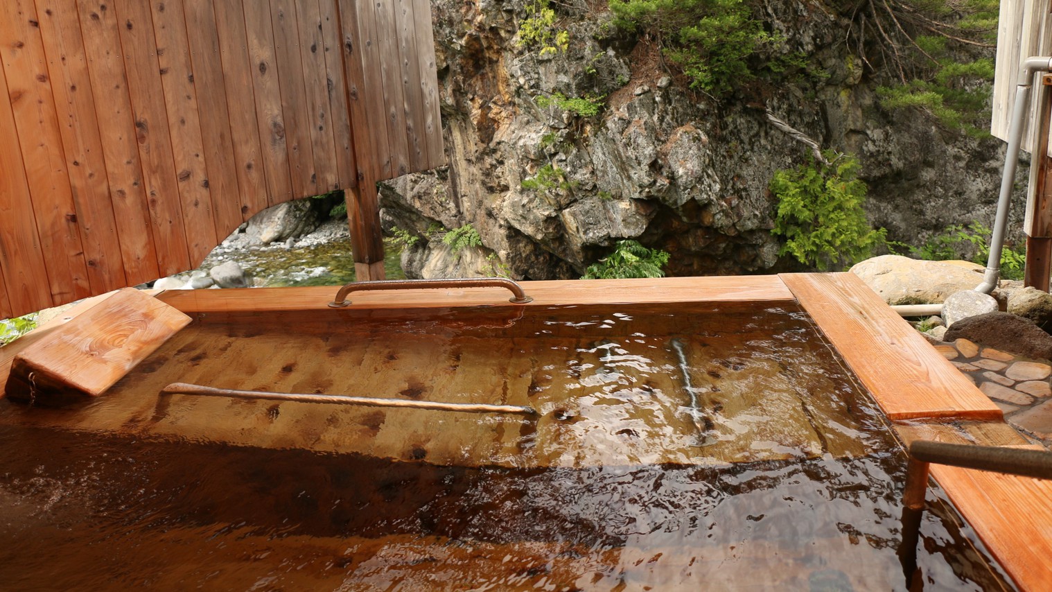 温泉露天立ち湯寝湯