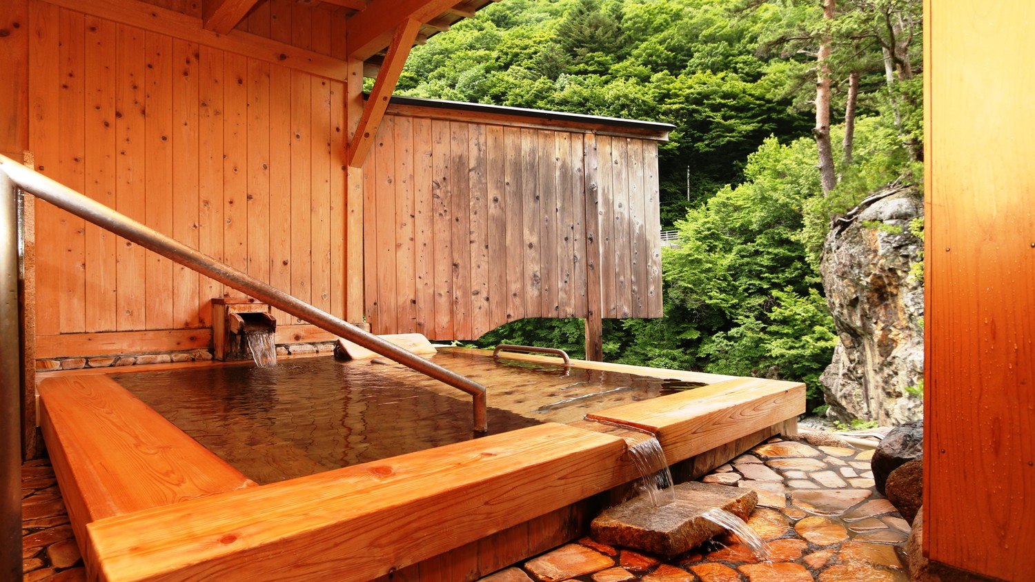 温泉露天立ち湯寝湯