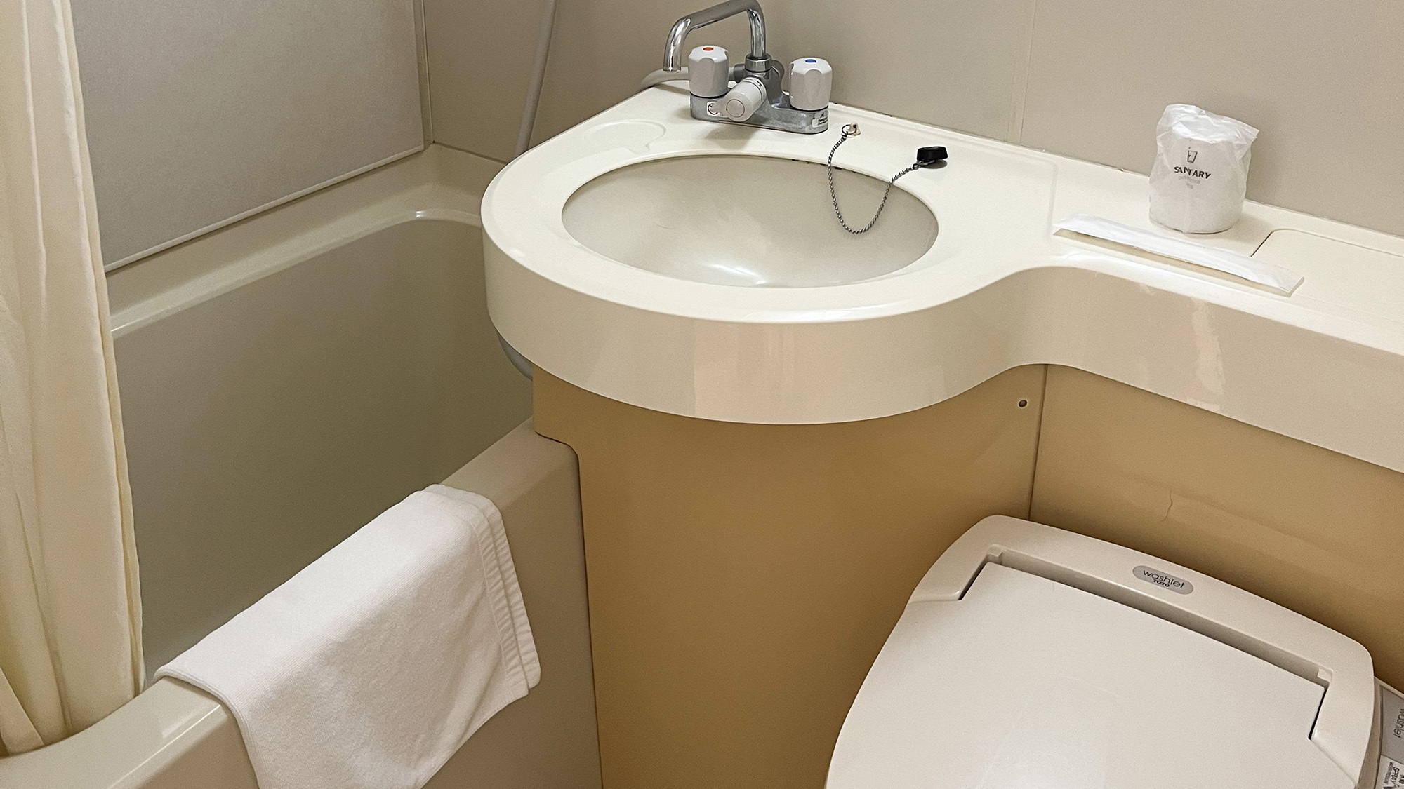 ・【シングル】いつでも入浴できるユニットバス付で安心。トイレは温水洗浄機能付です