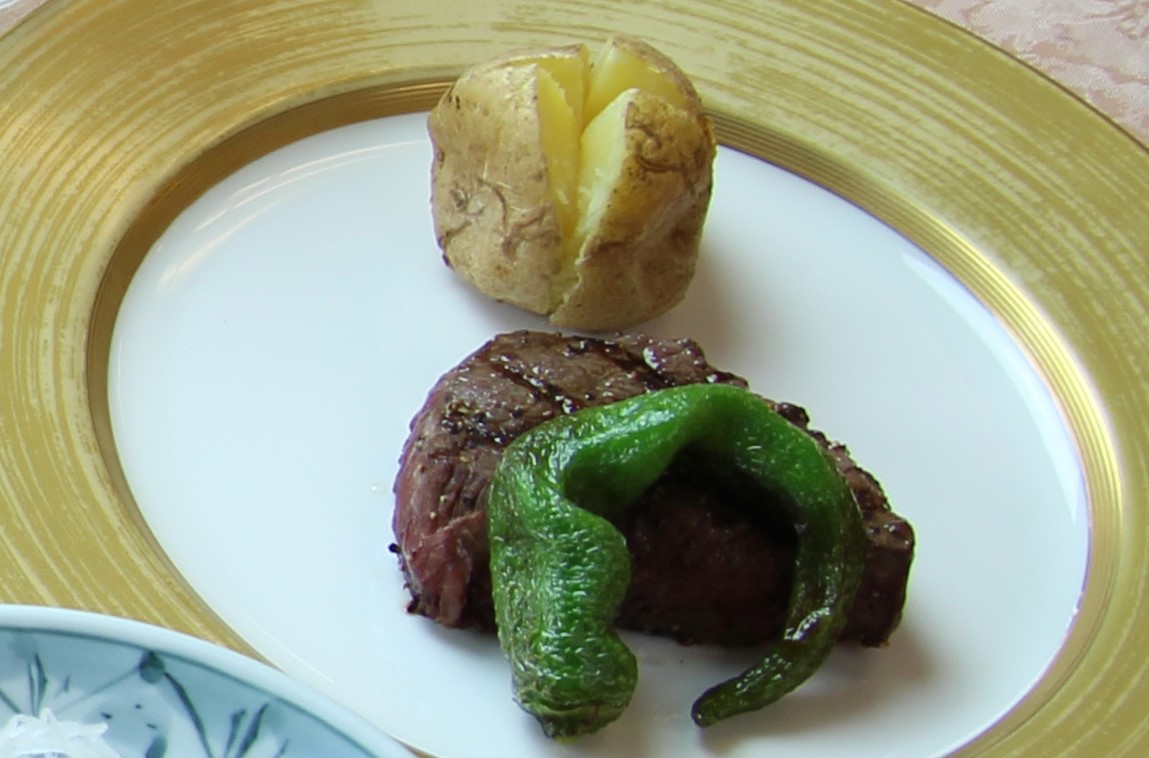 国産牛肉のステーキ