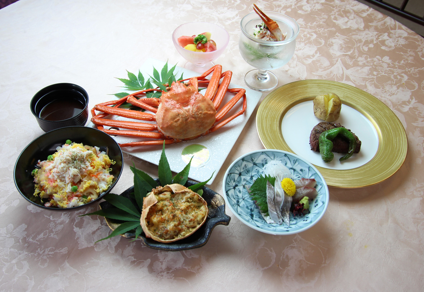 紅ズワイガニと国産牛肉のコース