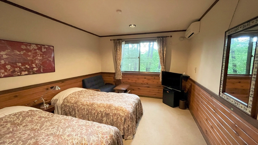 *スタンダードルーム/客室は全室禁煙・エアコン・床暖房完備。防音壁と遮光カーテンで快適な眠りを。