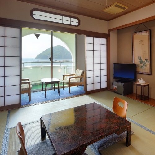 Asamushi Onsen Tatsumikan Located in Asamushi, Asamushi Onsen Tatsumikan is a perfect starting point from which to explore Aomori. The property features a wide range of facilities to make your stay a pleasant experience. Servi