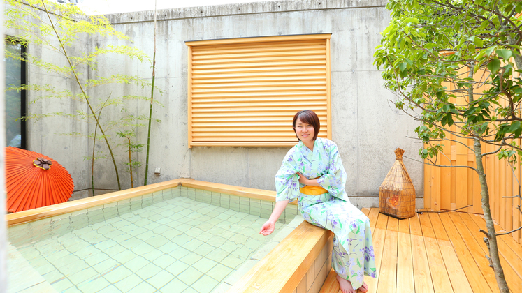 木の露天風呂（男女入れ替え制）