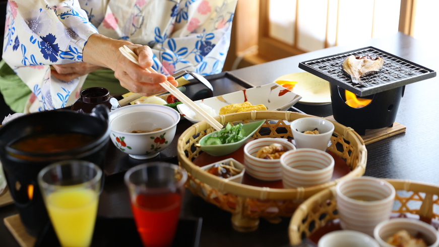 【朝食】4種類のフレッシュジュースからお好みの2種類をどうぞ。