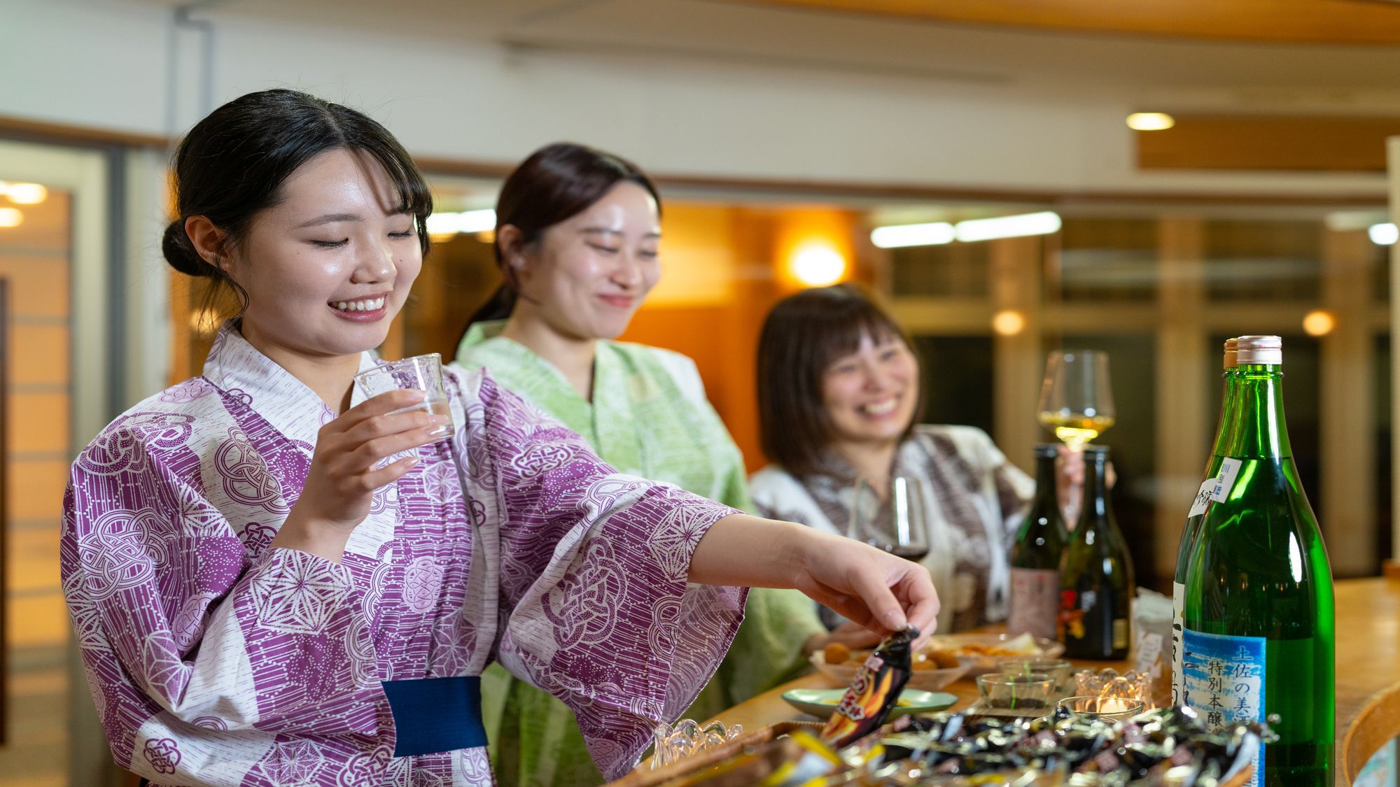 「おきゃく」とは、土佐弁で”;宴会”;の意。 