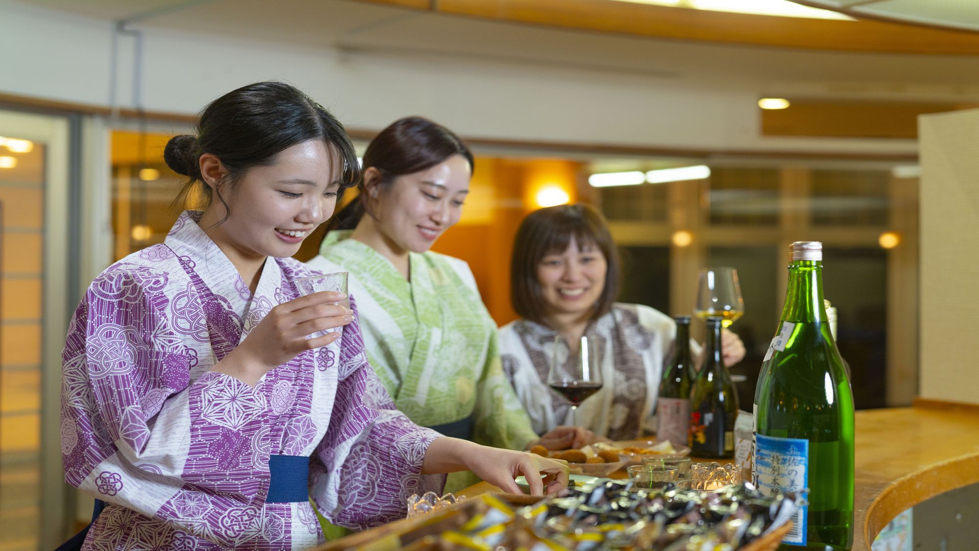 高知のお酒とおつまみで   楽しいひとときをお過ごしください。