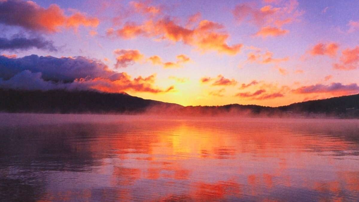 阿寒湖の朝焼け