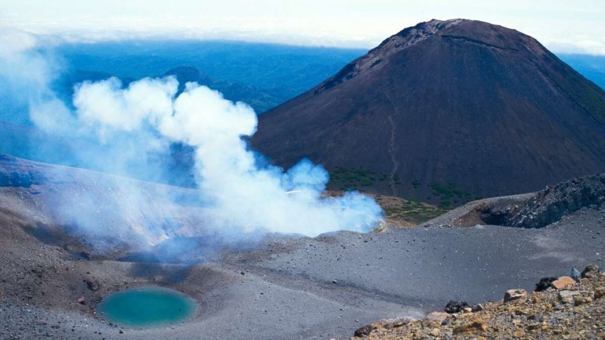 雌阿寒岳の青沼