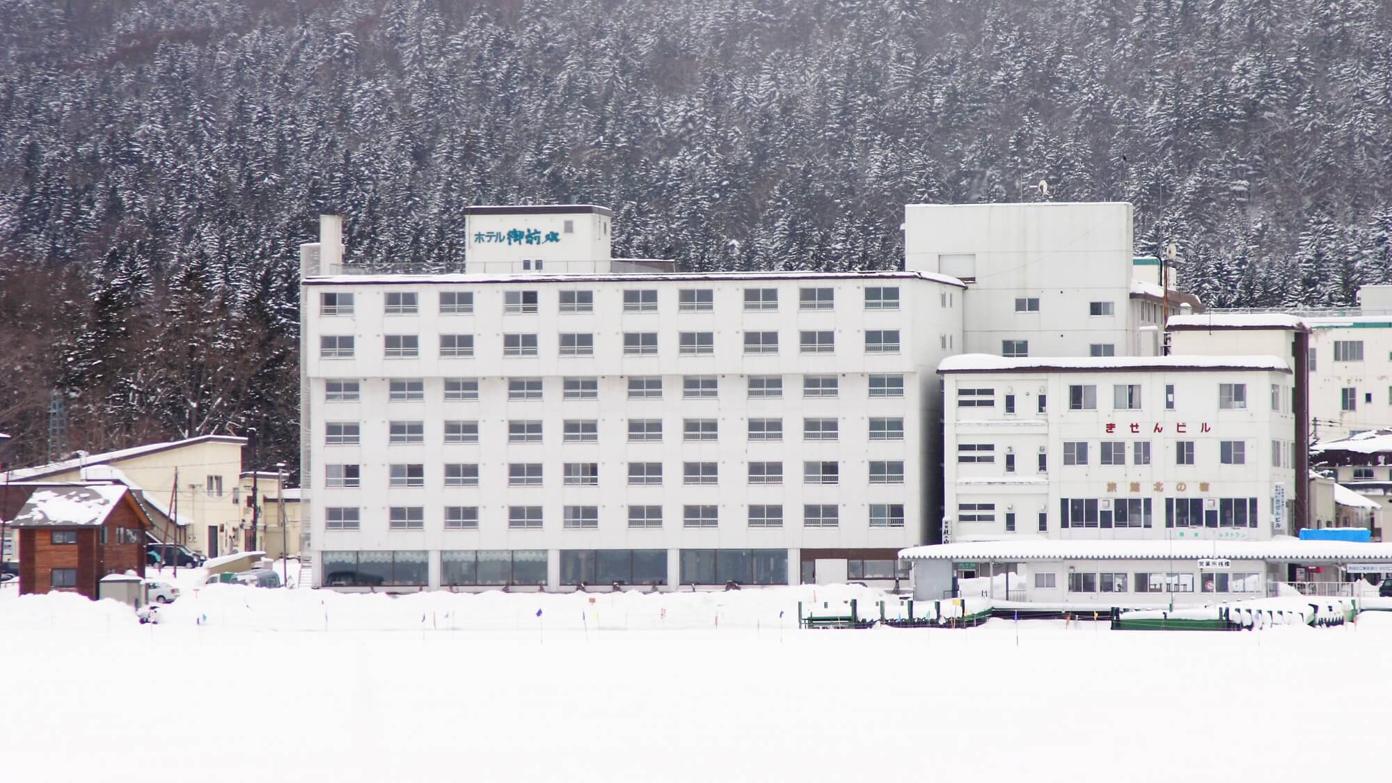 ホテル外観（冬）