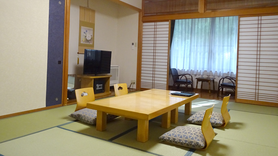 客室一例／和室12畳。グループやお家族でのご宿泊にオススメ！